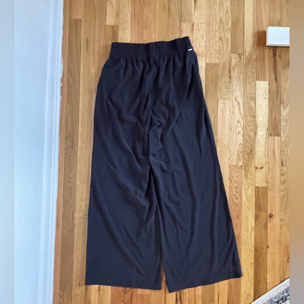 Vuori Villa Wide Leg Pants in Black - Picture 2 of 8